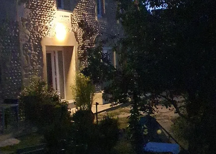 Apartment Figuets 3 *